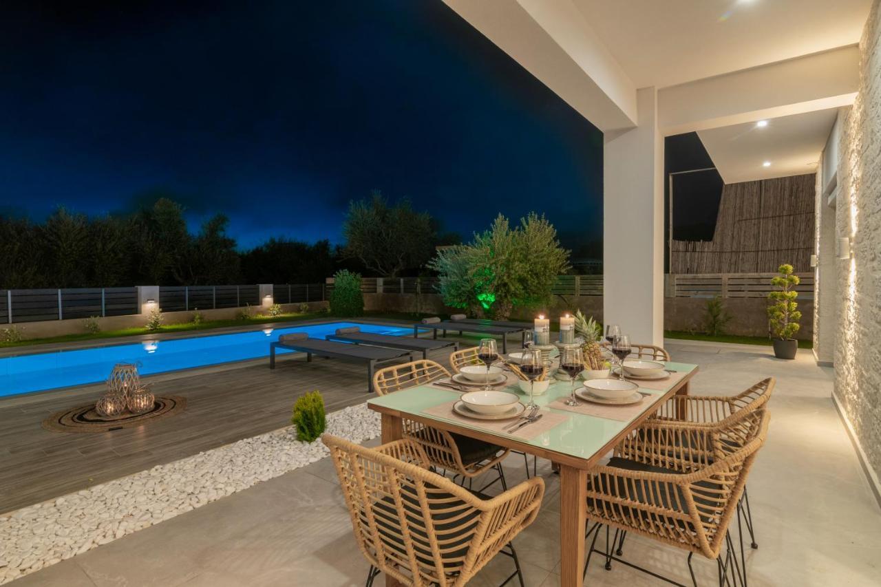 Solis Ortus Villa! Kalamaki  Exterior photo
